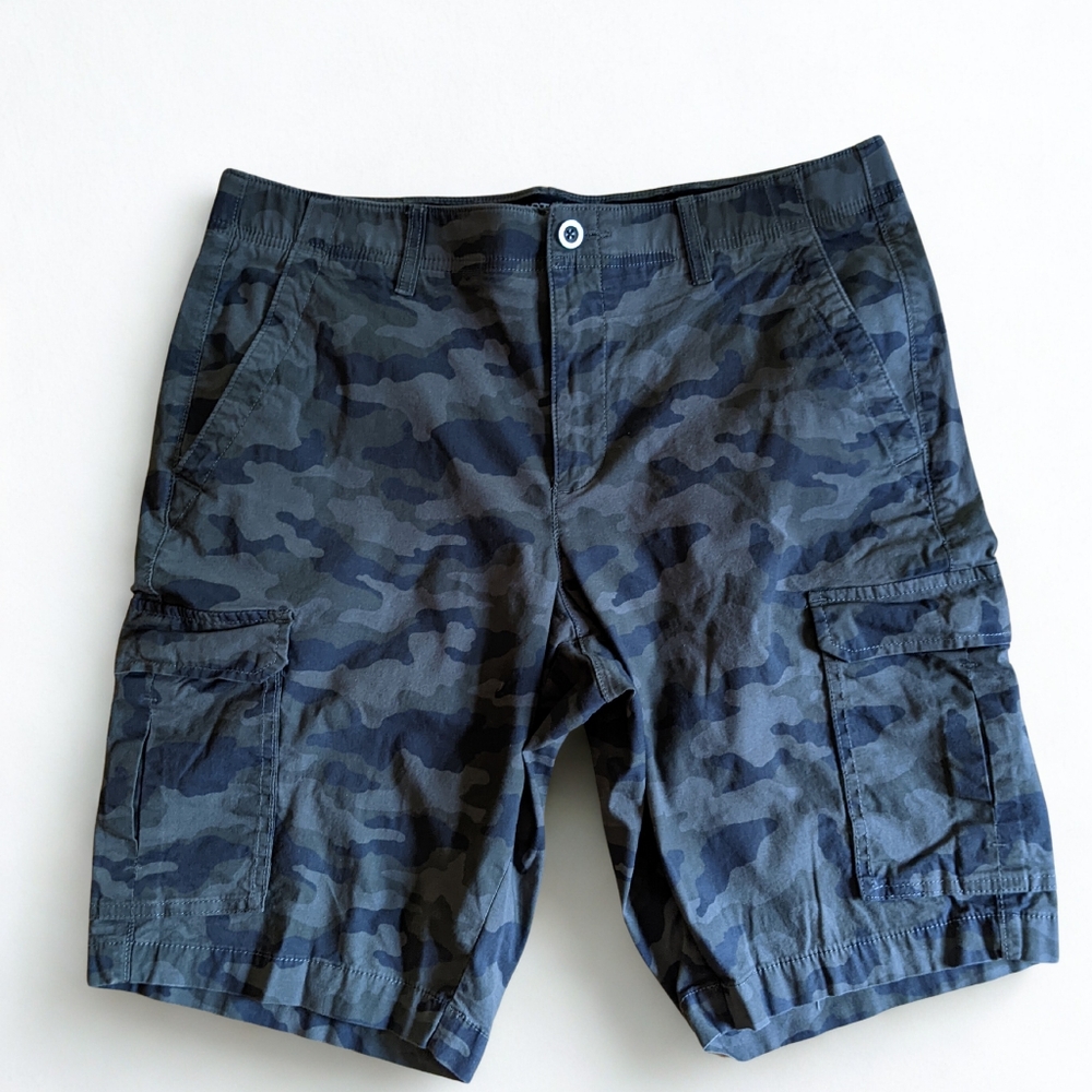 Apt. 9 Blue Cargo Shorts with Military-Inspired Design With Snap Pockets